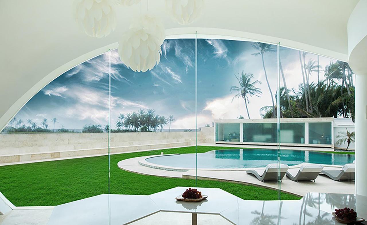 The Cloud Beachfront Villa Tabanan Екстер'єр фото