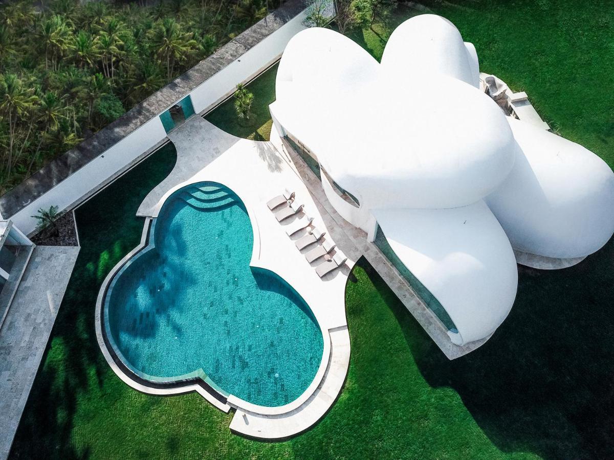 The Cloud Beachfront Villa Tabanan Екстер'єр фото