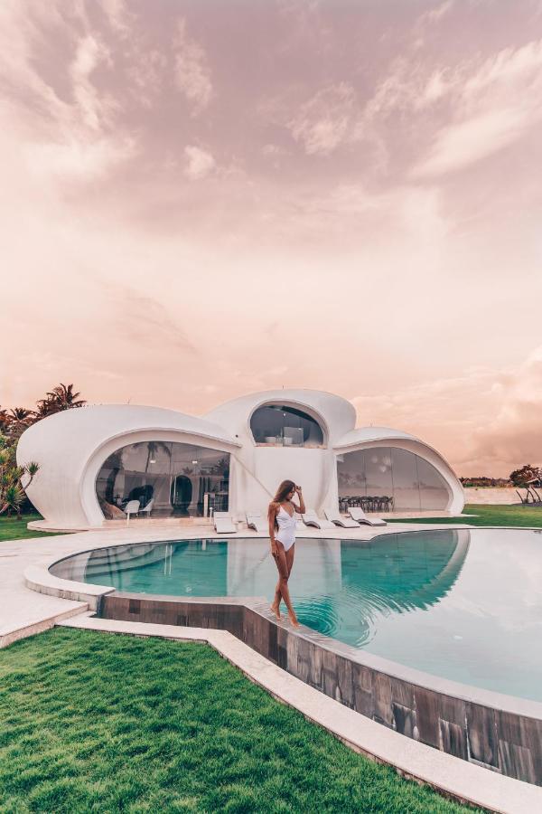 The Cloud Beachfront Villa Tabanan Екстер'єр фото