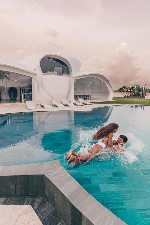The Cloud Beachfront Villa Tabanan Екстер'єр фото