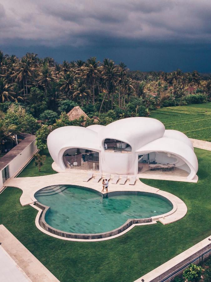 The Cloud Beachfront Villa Tabanan Екстер'єр фото