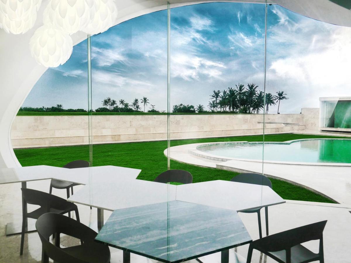 The Cloud Beachfront Villa Tabanan Екстер'єр фото